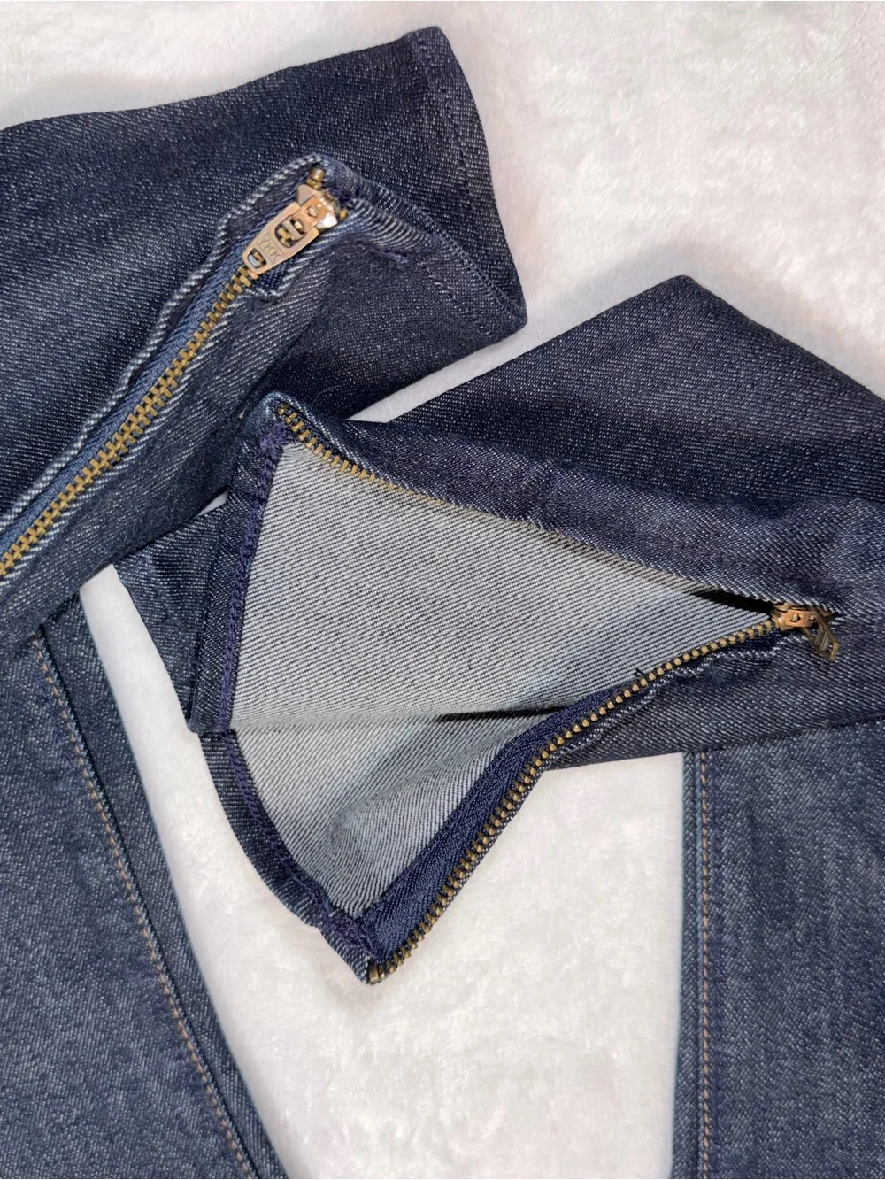 NWOT - Madewell Women's Indigo Dark Rinse Skinny Denim with Leg Zippers Size 27